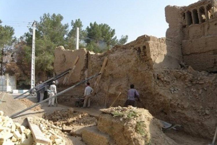 مرمت حصار بافت تاریخی اردکان