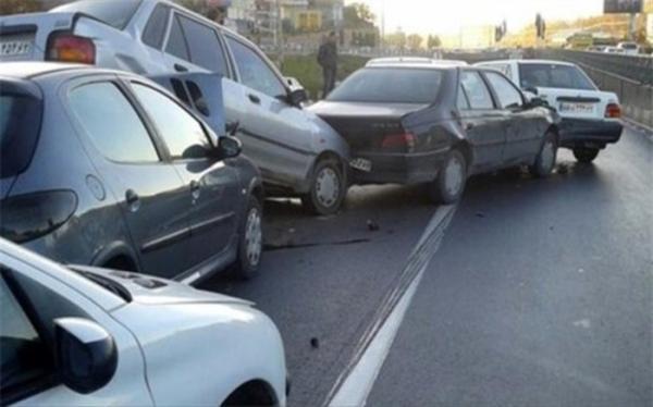 تصادف زنجیره ای 30 خودرو در اتوبان کرج، قزوین